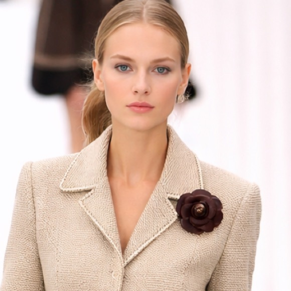 ST. JOHN Elegant Cream Women's Jacket & Skirt Set - Picture 6 of 16